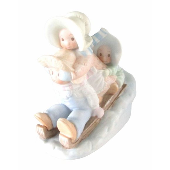 Circle of Friends Figurine A Sledding We Will Go Vintage 1993 Homco Masterpiece - Picture 1 of 6